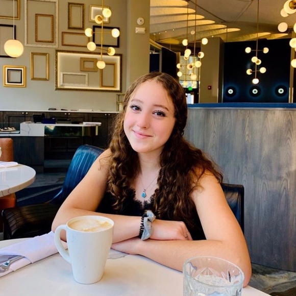 Meet your Posher, Lea - Picture 1 of 1